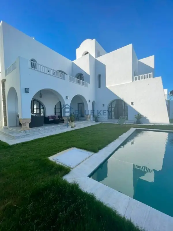 Villa s+4 avec piscine pour location a Hammamet