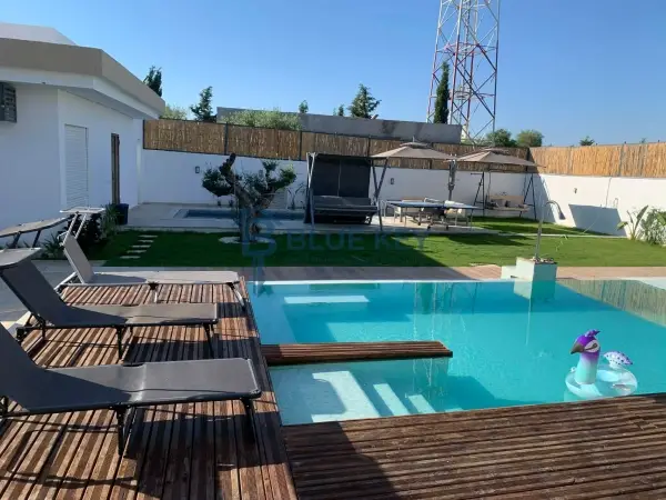 Magnifique Villa s+5 très Haut standing avec piscine pour location estival a Hammamet