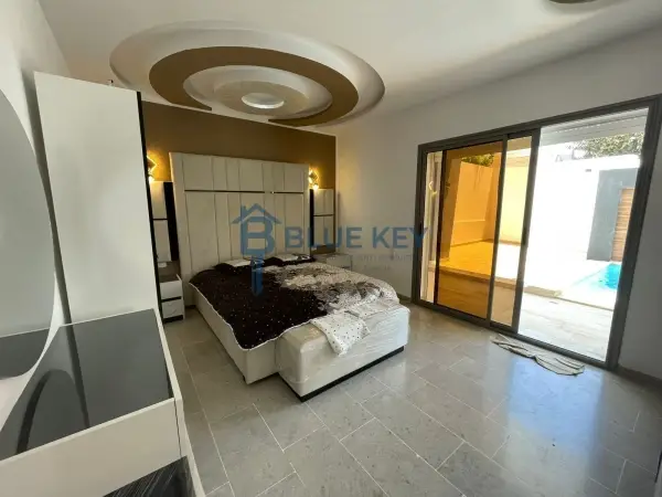 À Vendre – Magnifique Villa Duplex S+4 avec Piscine à Bir Bouregba Hammamet
